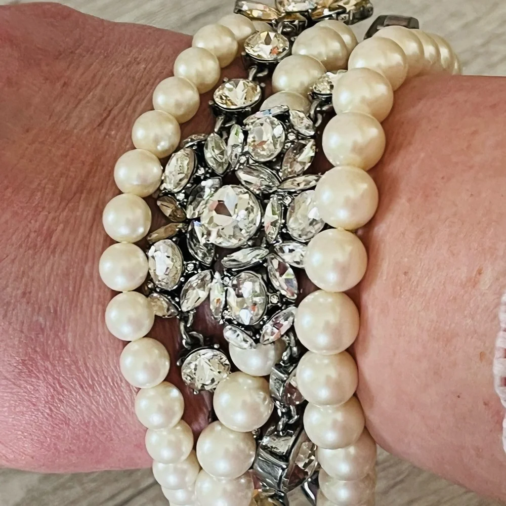 Ann Taylor Elegant Pearl and Crystal Bracelet - Vintage - Picture 2 of 5